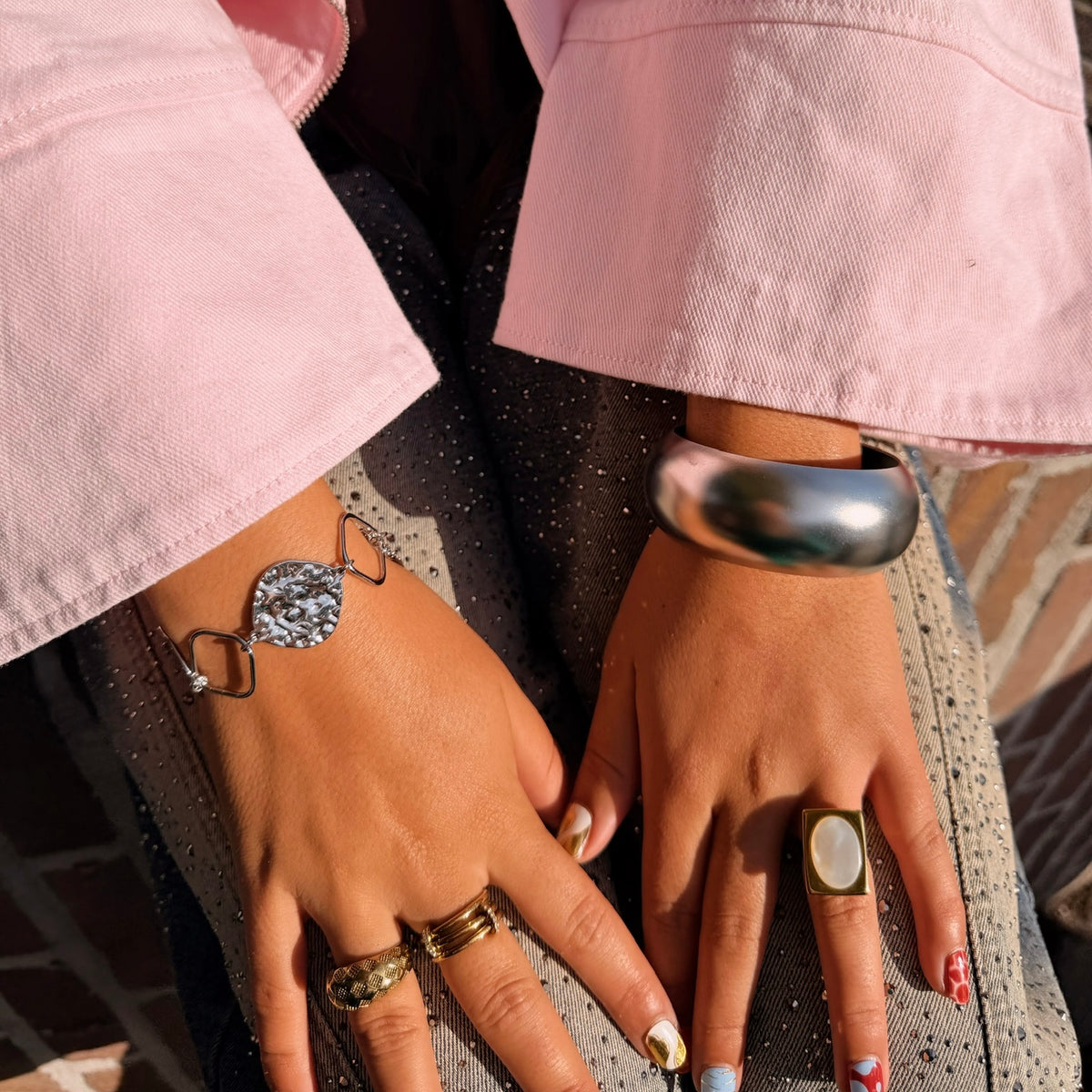 CONFIDENT armband